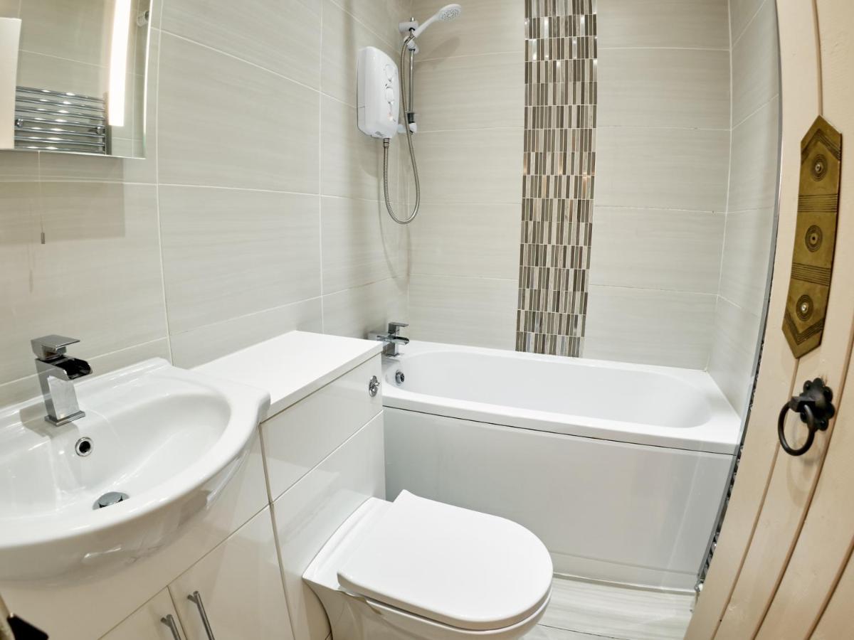 Villa Tower View Blackburn  Esterno foto